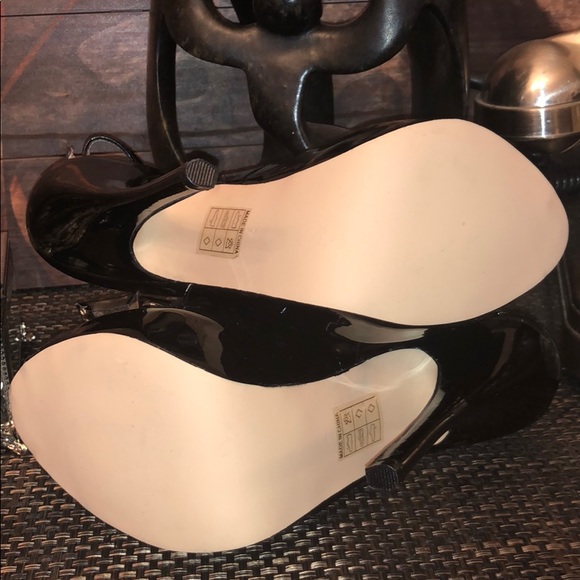 Sexy and Flirty Sling Back & Peep Toe Heel! - Picture 3 of 10